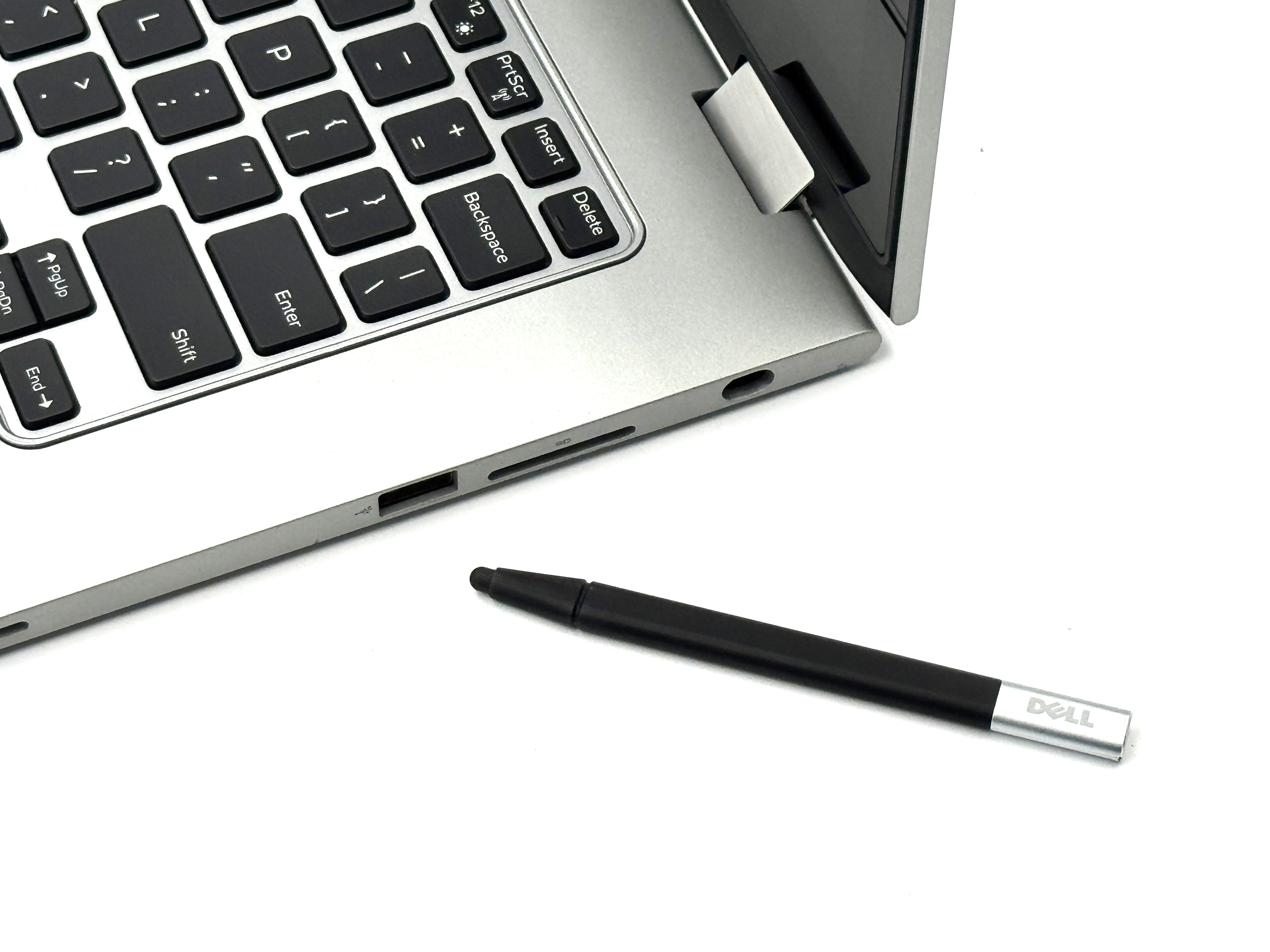 Dell Inspiron 13 7348 2-in-1 - WXGA Touch - Pentium 3825U - 4GB